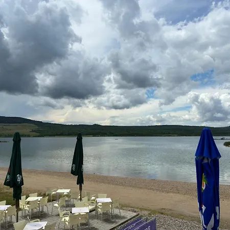 Κάμπινγκ Rodinny 6 Luzkovy S Vyhledem Na Jezero Milada